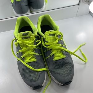 Nikes womens shoes